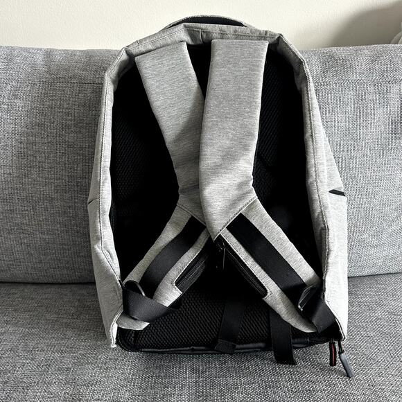 NWOT Ruigor Link 39 Anti-Theft Smart Laptop Backpack USB TSA Ready Grey / Black‎ - Picture 3 of 14